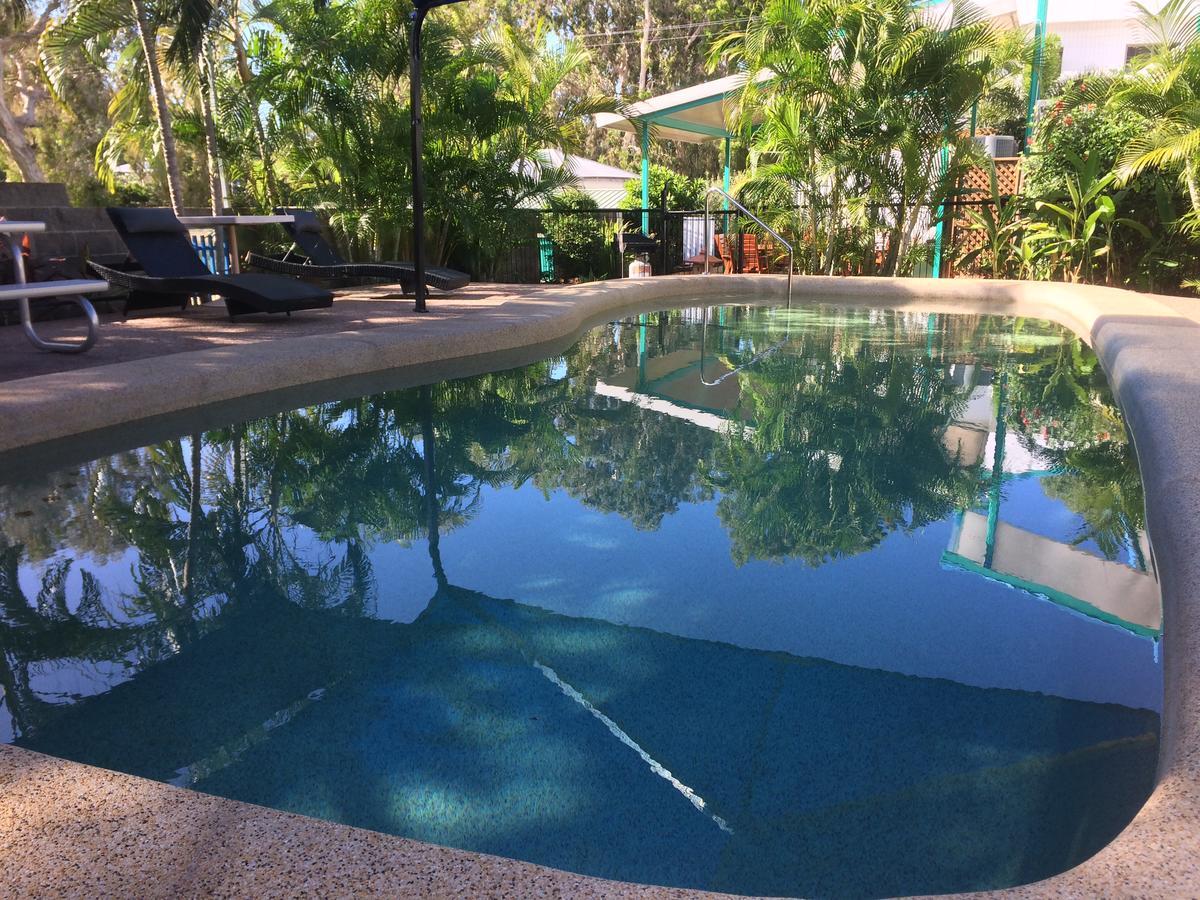 Tropical Palms Resort & 4Wd Hire Picnic Bay Exterior photo